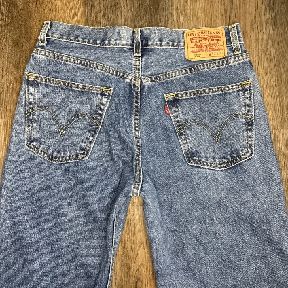 VTG Levis 550 Blue Jeans Men 32x33 Cotton Denim Relaxed Tapered Fit Med Wash Y2K